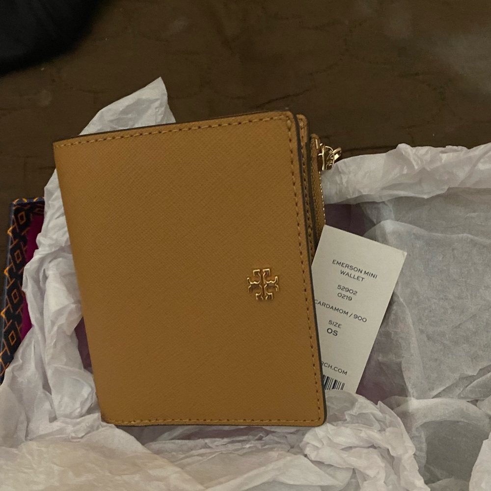 NWT Tory Burch Emerson mini wallet.